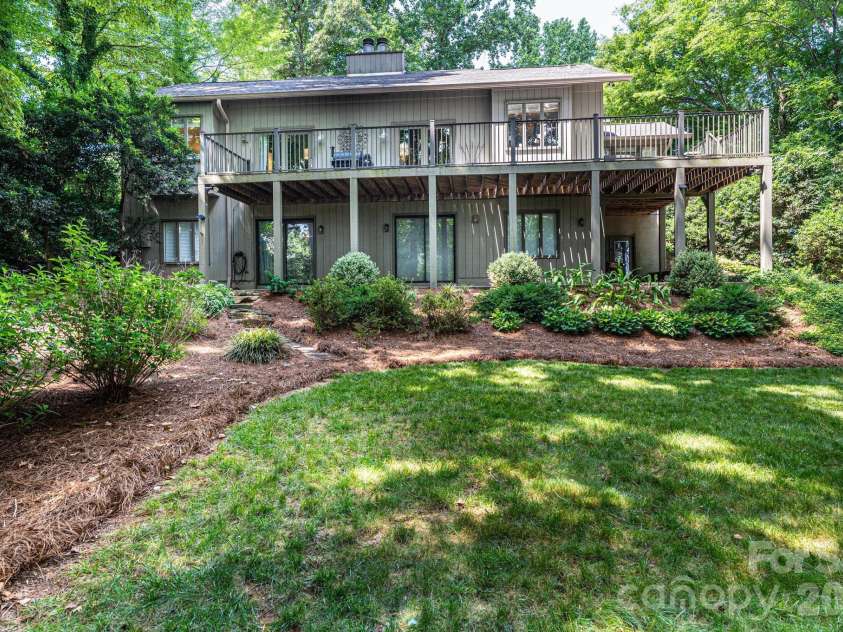 2028 10th Street Boulevard, Hickory, NC 28601.  MLS# CAR4405123, YatesRealty ID 38623. 