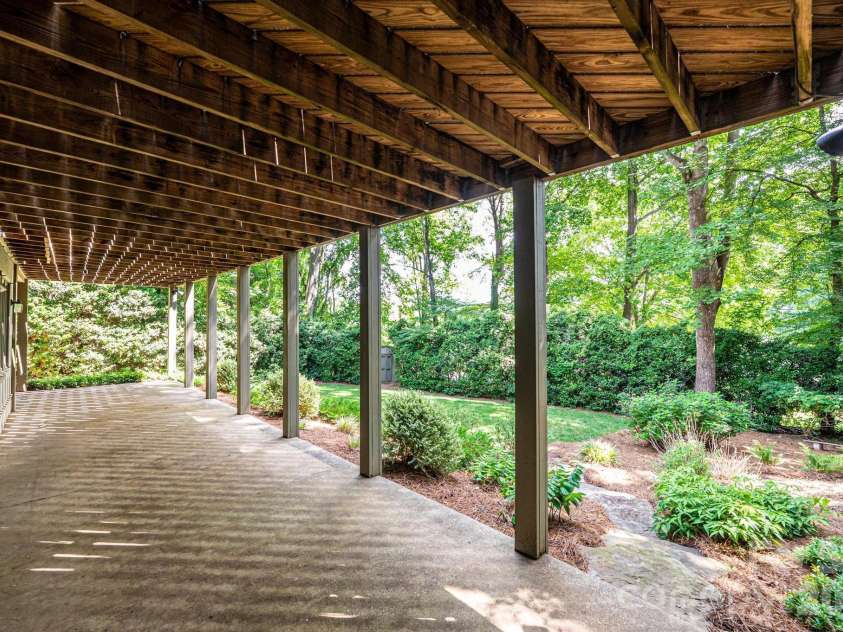 2028 10th Street Boulevard, Hickory, NC 28601.  MLS# CAR4405123, YatesRealty ID 38623. 