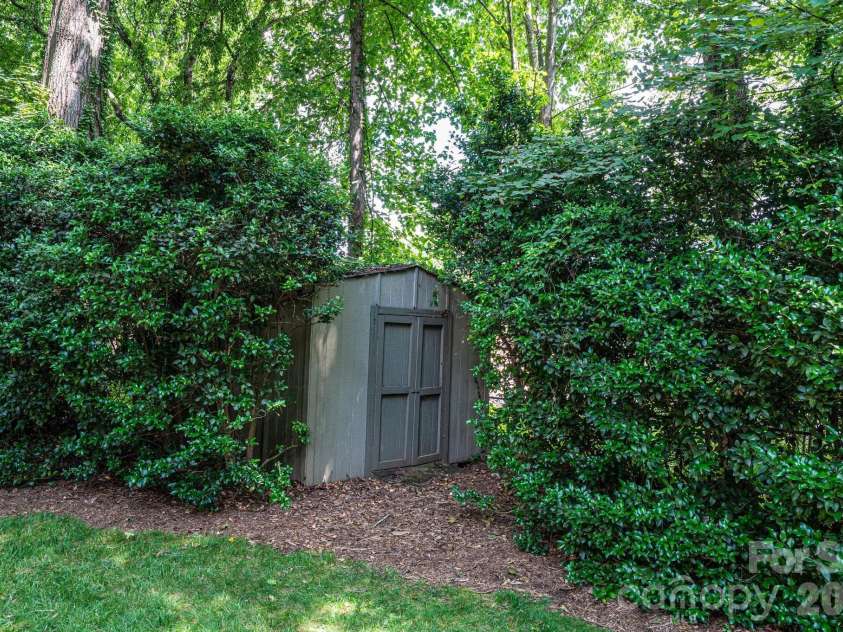 2028 10th Street Boulevard, Hickory, NC 28601.  MLS# CAR4405123, YatesRealty ID 38623. 