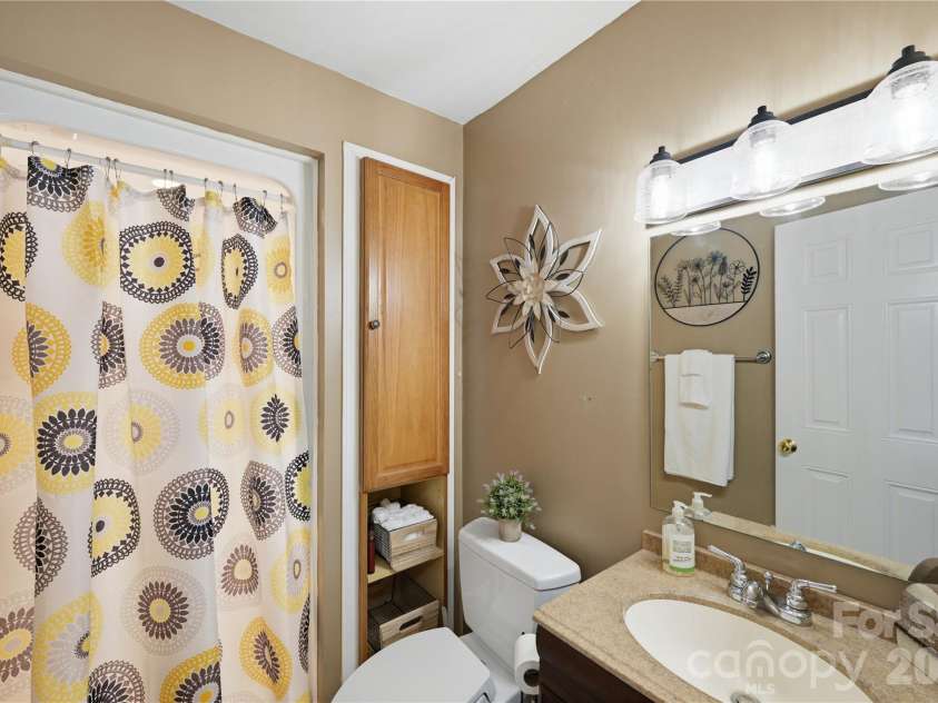 1425 Hobson Road, Cleveland, NC 27013.  MLS# CAR4396751, YatesRealty ID 38625. Full bathroom