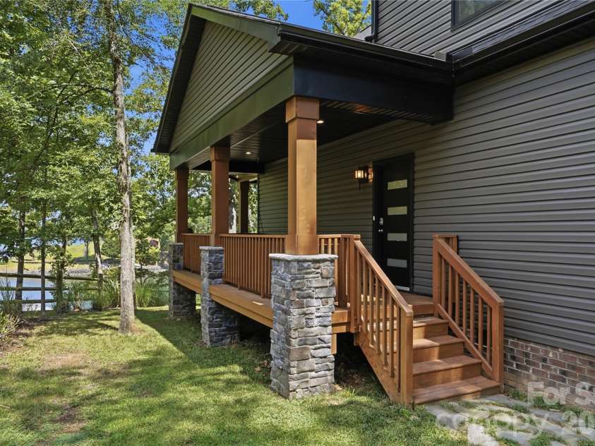 18532 Rosapenny Road, Charlotte, NC 28278.  MLS# CAR4404248, YatesRealty ID 38627. 