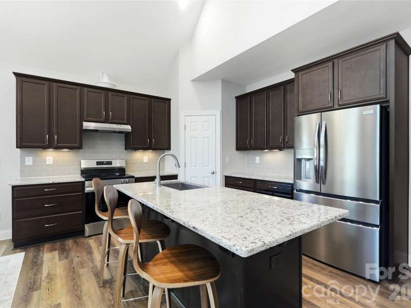18532 Rosapenny Road, Charlotte, NC 28278.  MLS# CAR4404248, YatesRealty ID 38627. 