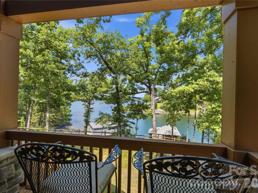 18532 Rosapenny Road, Charlotte, NC 28278.  MLS# CAR4404248, YatesRealty ID 38627. 