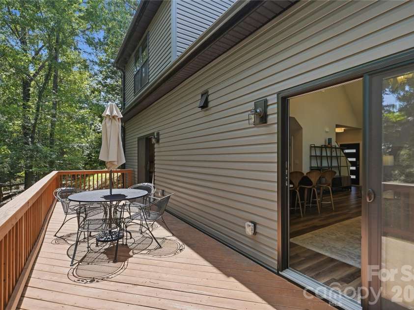 18532 Rosapenny Road, Charlotte, NC 28278.  MLS# CAR4404248, YatesRealty ID 38627. 