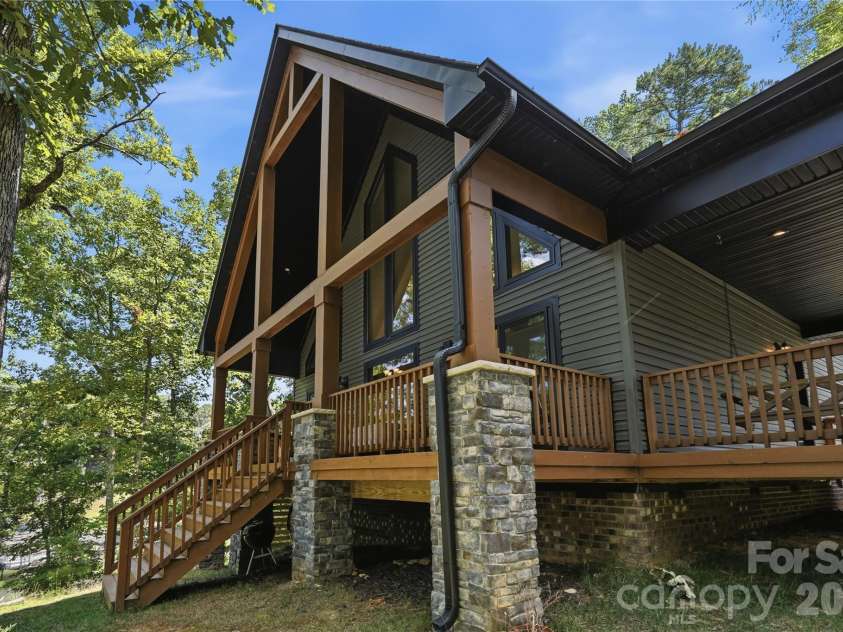 18532 Rosapenny Road, Charlotte, NC 28278.  MLS# CAR4404248, YatesRealty ID 38627. 