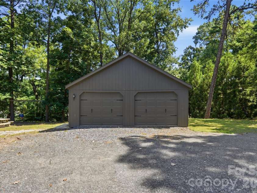 18532 Rosapenny Road, Charlotte, NC 28278.  MLS# CAR4404248, YatesRealty ID 38627. 