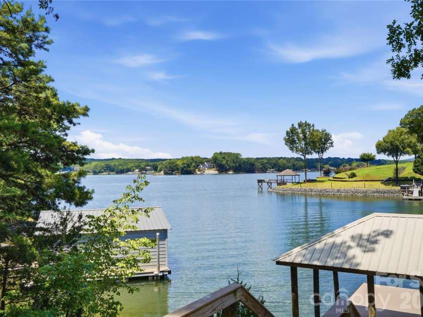 18532 Rosapenny Road, Charlotte, NC 28278.  MLS# CAR4404248, YatesRealty ID 38627. 