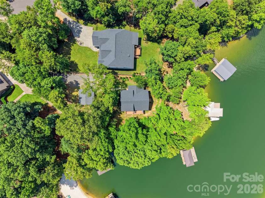18532 Rosapenny Road, Charlotte, NC 28278.  MLS# CAR4404248, YatesRealty ID 38627. 