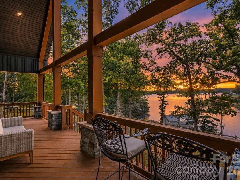 18532 Rosapenny Road, Charlotte, NC 28278.  MLS# CAR4404248, YatesRealty ID 38627. Enjoy glorious sunset views from this waterfront home