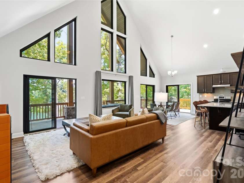 18532 Rosapenny Road, Charlotte, NC 28278.  MLS# CAR4404248, YatesRealty ID 38627. Open floor plan with vaulted ceiling and glorious views