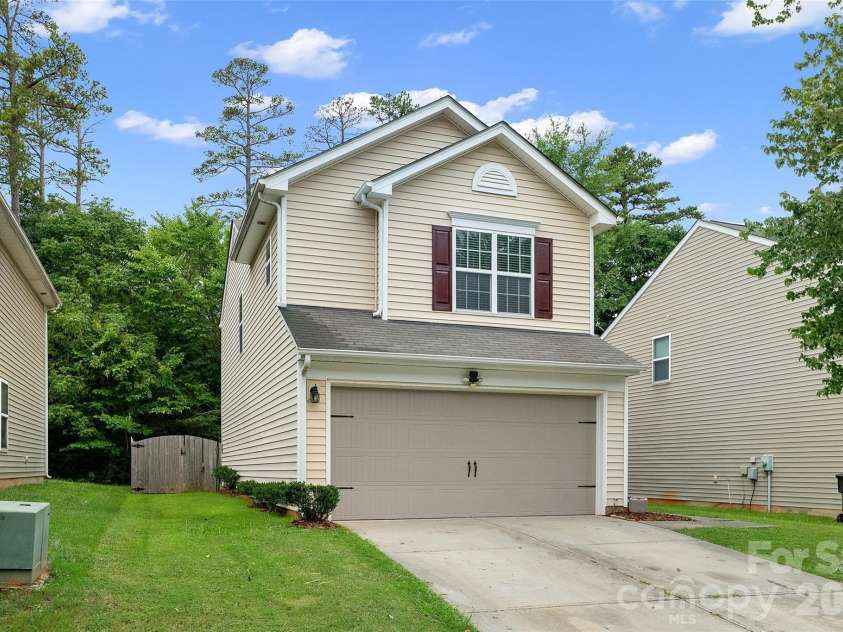 835 Rook Road, Charlotte, NC 28216.  MLS# CAR4398671, YatesRealty ID 38628. 