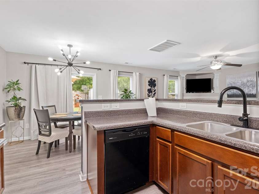 835 Rook Road, Charlotte, NC 28216.  MLS# CAR4398671, YatesRealty ID 38628. 