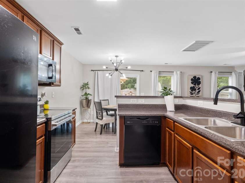 835 Rook Road, Charlotte, NC 28216.  MLS# CAR4398671, YatesRealty ID 38628. 