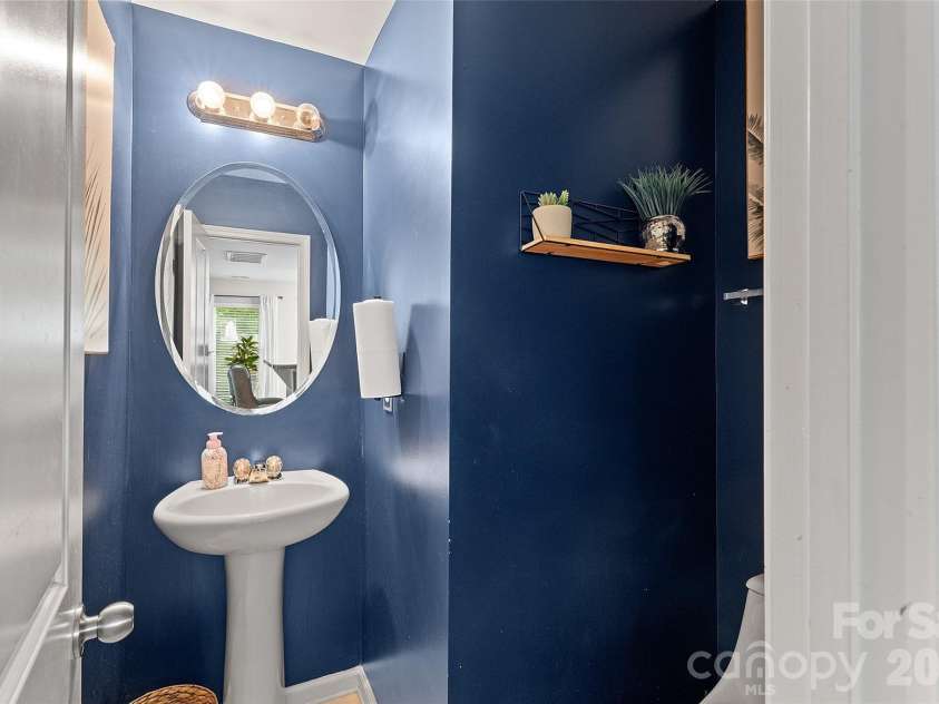 835 Rook Road, Charlotte, NC 28216.  MLS# CAR4398671, YatesRealty ID 38628. 