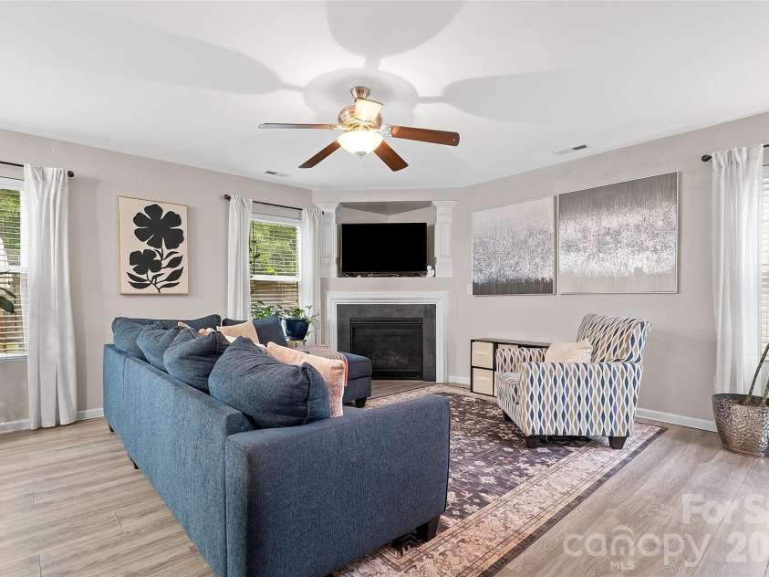 835 Rook Road, Charlotte, NC 28216.  MLS# CAR4398671, YatesRealty ID 38628. 