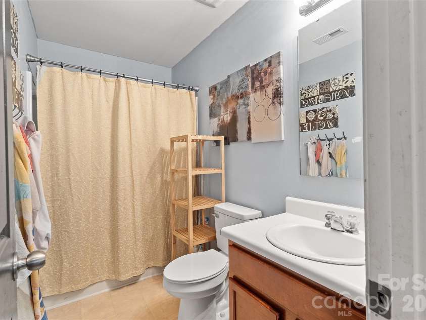 835 Rook Road, Charlotte, NC 28216.  MLS# CAR4398671, YatesRealty ID 38628. 