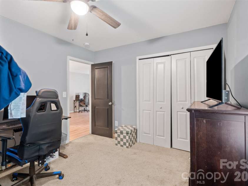 835 Rook Road, Charlotte, NC 28216.  MLS# CAR4398671, YatesRealty ID 38628. 