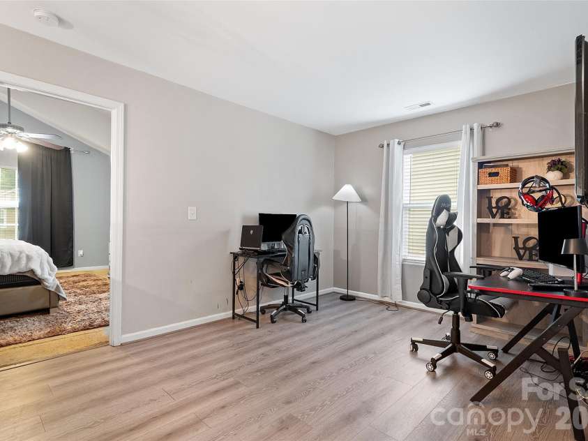 835 Rook Road, Charlotte, NC 28216.  MLS# CAR4398671, YatesRealty ID 38628. 