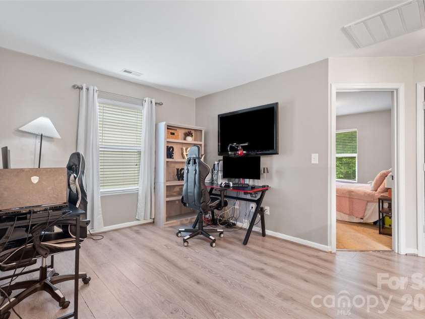 835 Rook Road, Charlotte, NC 28216.  MLS# CAR4398671, YatesRealty ID 38628. 