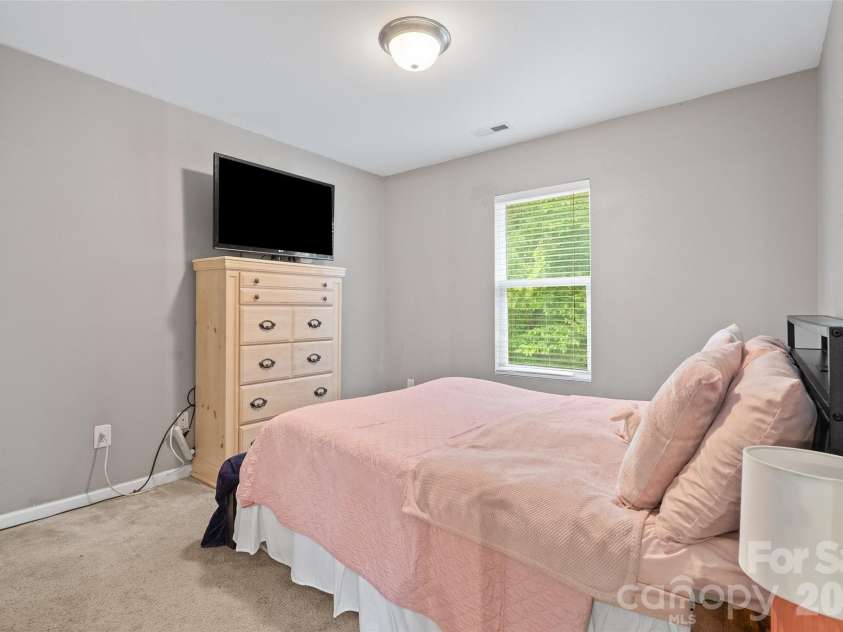 835 Rook Road, Charlotte, NC 28216.  MLS# CAR4398671, YatesRealty ID 38628. 