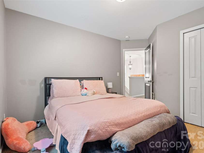835 Rook Road, Charlotte, NC 28216.  MLS# CAR4398671, YatesRealty ID 38628. 