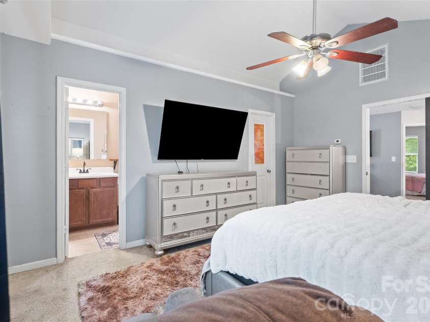 835 Rook Road, Charlotte, NC 28216.  MLS# CAR4398671, YatesRealty ID 38628. 