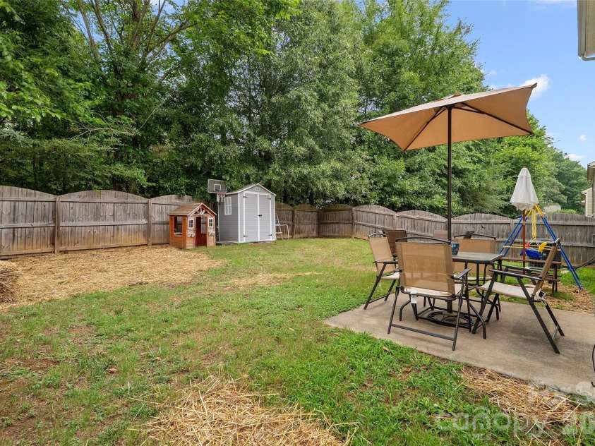 835 Rook Road, Charlotte, NC 28216.  MLS# CAR4398671, YatesRealty ID 38628. 