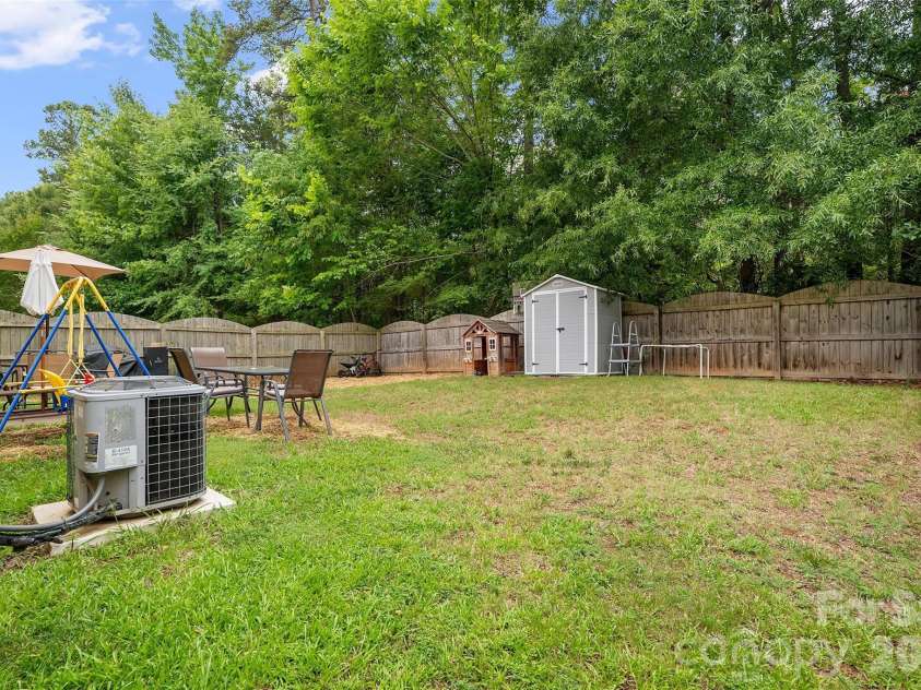 835 Rook Road, Charlotte, NC 28216.  MLS# CAR4398671, YatesRealty ID 38628. 