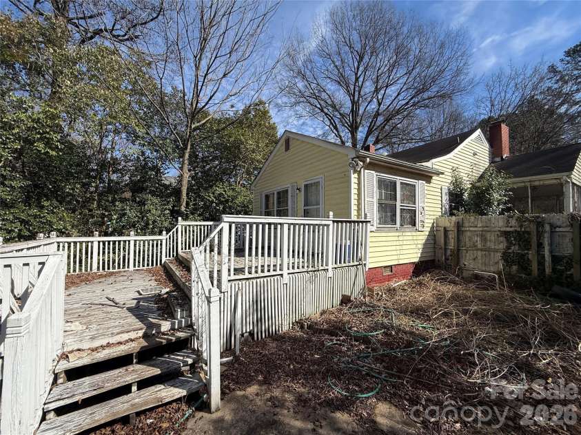 4215 Dinglewood Avenue, Charlotte, NC 28205.  MLS# CAR4356799, YatesRealty ID 3863. 