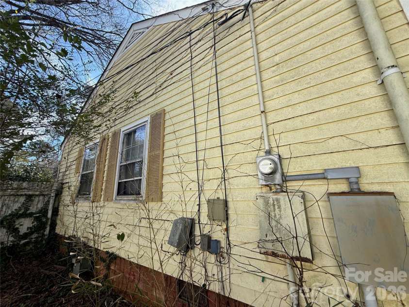 4215 Dinglewood Avenue, Charlotte, NC 28205.  MLS# CAR4356799, YatesRealty ID 3863. 