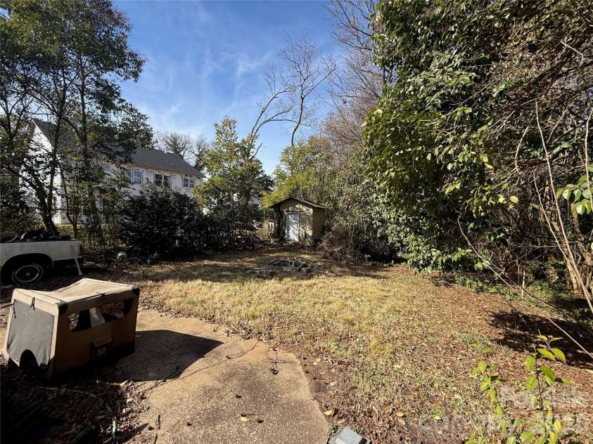 4215 Dinglewood Avenue, Charlotte, NC 28205.  MLS# CAR4356799, YatesRealty ID 3863. 