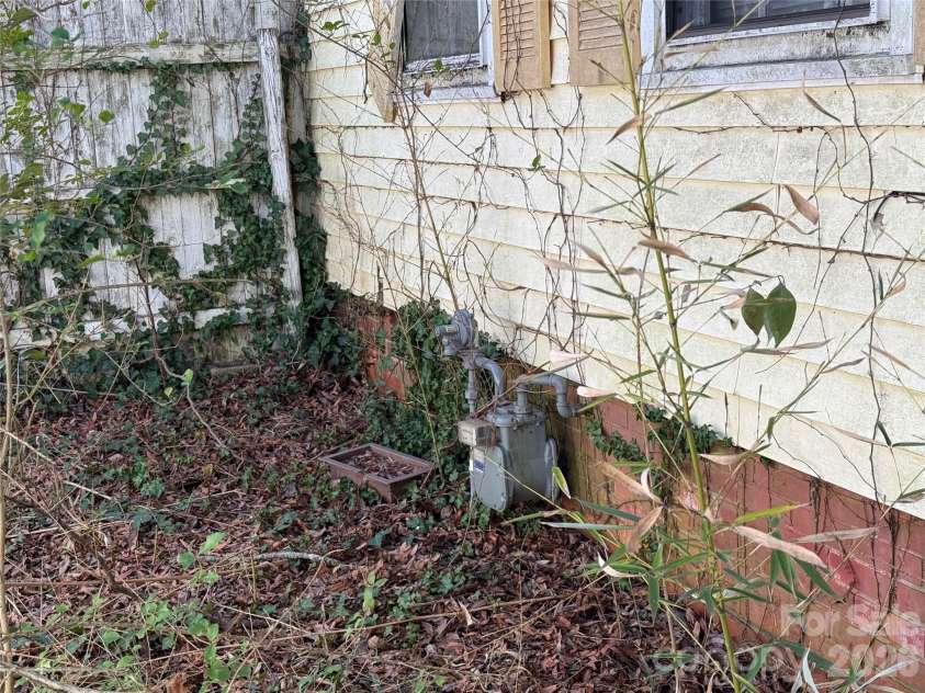 4215 Dinglewood Avenue, Charlotte, NC 28205.  MLS# CAR4356799, YatesRealty ID 3863. 