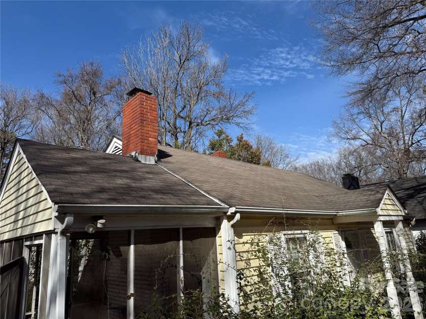 4215 Dinglewood Avenue, Charlotte, NC 28205.  MLS# CAR4356799, YatesRealty ID 3863. 