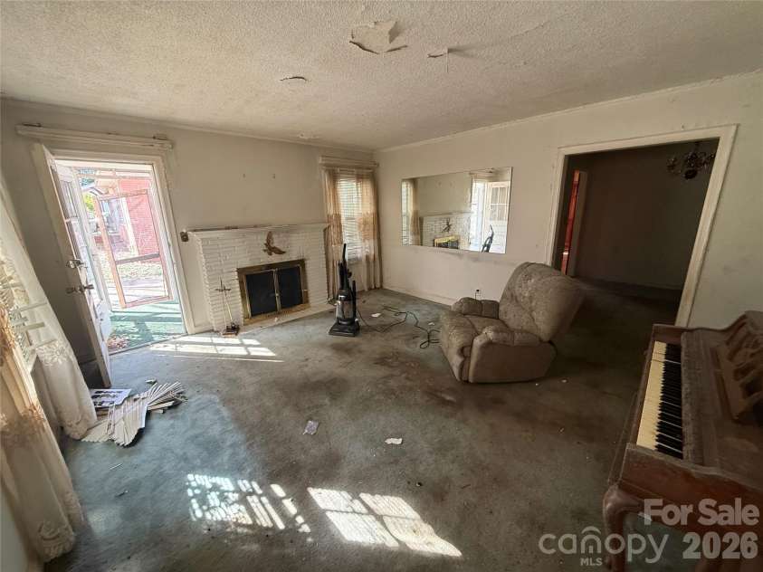 4215 Dinglewood Avenue, Charlotte, NC 28205.  MLS# CAR4356799, YatesRealty ID 3863. 