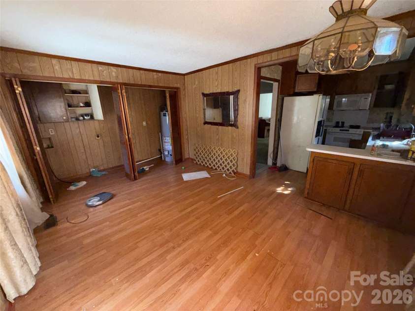 4215 Dinglewood Avenue, Charlotte, NC 28205.  MLS# CAR4356799, YatesRealty ID 3863. 