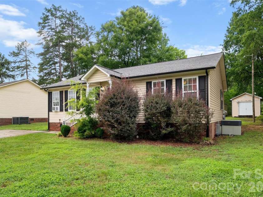 407 Cook Street, Kannapolis, NC 28083.  MLS# CAR4398777, YatesRealty ID 38630. 