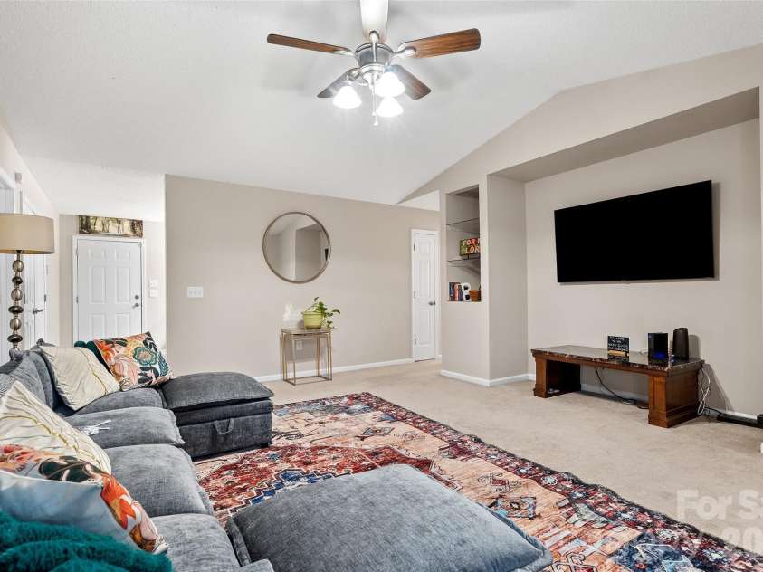 407 Cook Street, Kannapolis, NC 28083.  MLS# CAR4398777, YatesRealty ID 38630. 