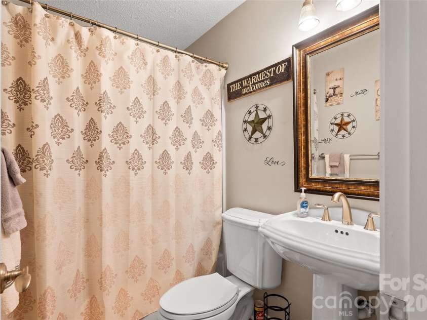 407 Cook Street, Kannapolis, NC 28083.  MLS# CAR4398777, YatesRealty ID 38630. 