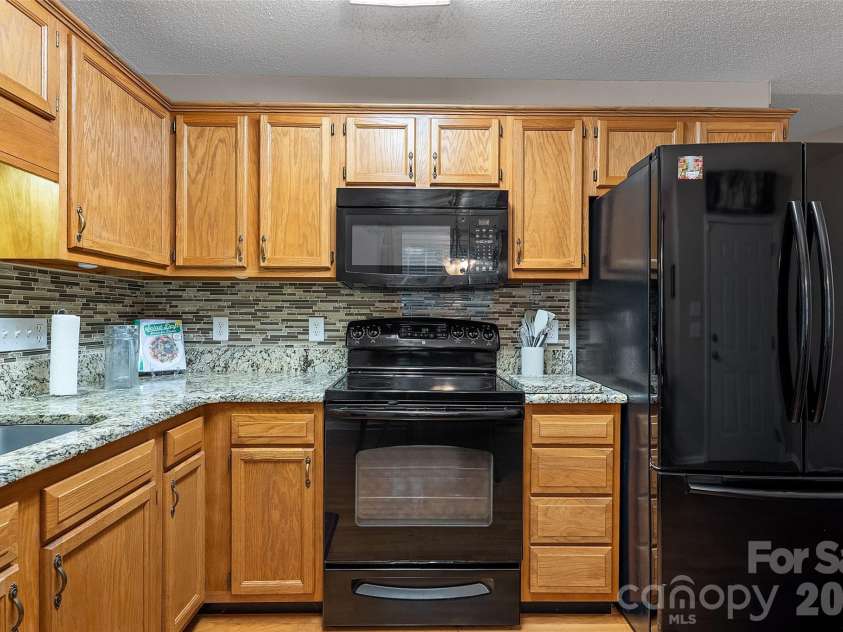 407 Cook Street, Kannapolis, NC 28083.  MLS# CAR4398777, YatesRealty ID 38630. 