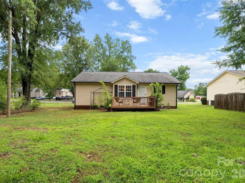407 Cook Street, Kannapolis, NC 28083.  MLS# CAR4398777, YatesRealty ID 38630. 