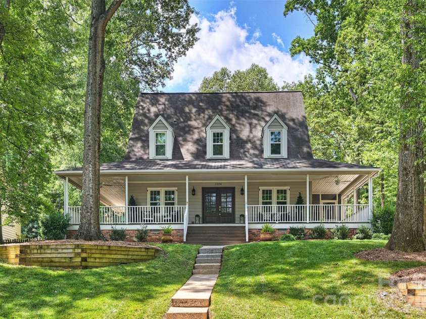 1506 Wandering Way Drive, Charlotte, NC 28226.  MLS# CAR4391135, YatesRealty ID 38633. 