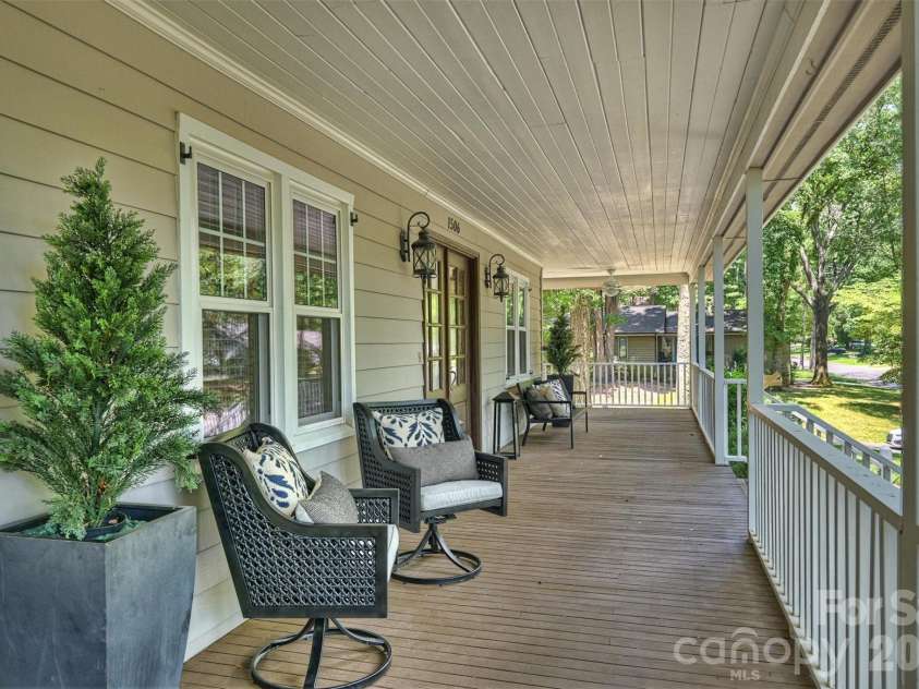 1506 Wandering Way Drive, Charlotte, NC 28226.  MLS# CAR4391135, YatesRealty ID 38633. 