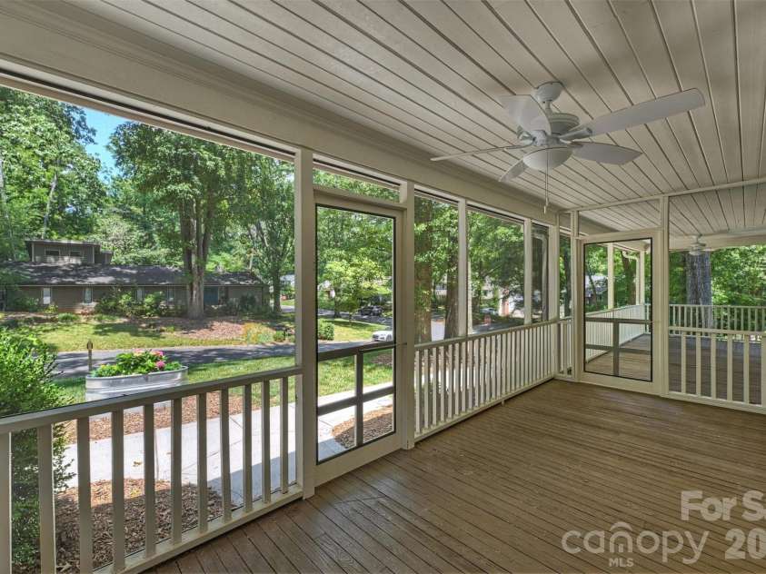 1506 Wandering Way Drive, Charlotte, NC 28226.  MLS# CAR4391135, YatesRealty ID 38633. 