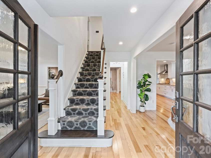 1506 Wandering Way Drive, Charlotte, NC 28226.  MLS# CAR4391135, YatesRealty ID 38633. 