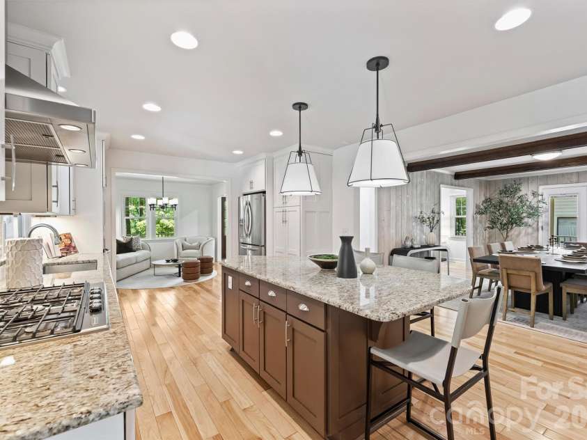 1506 Wandering Way Drive, Charlotte, NC 28226.  MLS# CAR4391135, YatesRealty ID 38633. 
