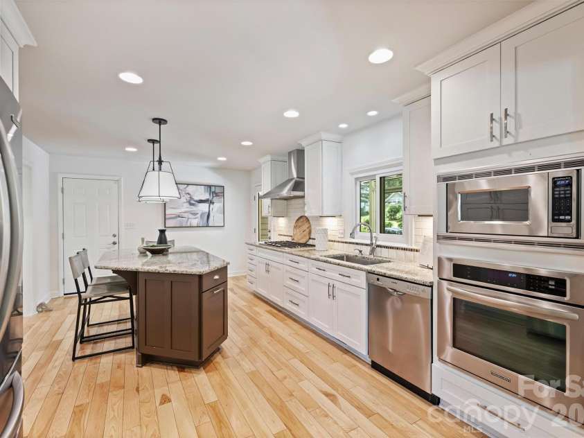 1506 Wandering Way Drive, Charlotte, NC 28226.  MLS# CAR4391135, YatesRealty ID 38633. 