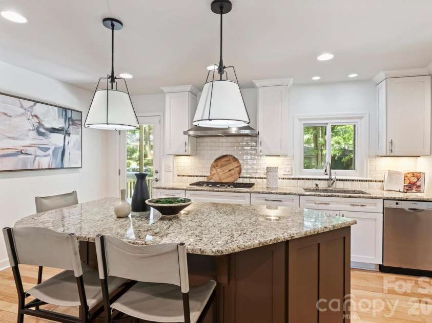 1506 Wandering Way Drive, Charlotte, NC 28226.  MLS# CAR4391135, YatesRealty ID 38633. 