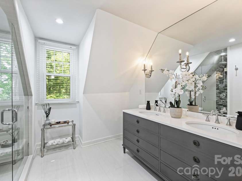 1506 Wandering Way Drive, Charlotte, NC 28226.  MLS# CAR4391135, YatesRealty ID 38633. 