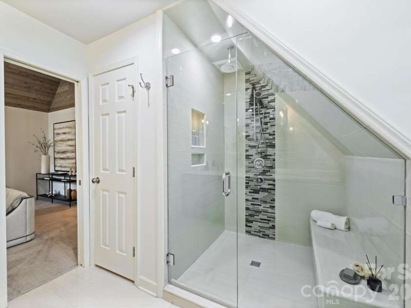 1506 Wandering Way Drive, Charlotte, NC 28226.  MLS# CAR4391135, YatesRealty ID 38633. 