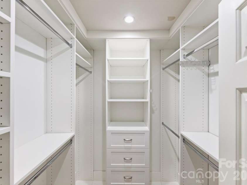 1506 Wandering Way Drive, Charlotte, NC 28226.  MLS# CAR4391135, YatesRealty ID 38633. 